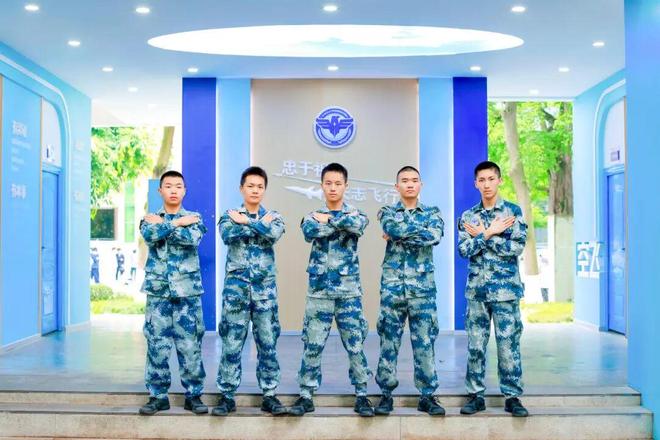 优秀！眉山一中学子徐坤被清华大学录取 成为“双学籍”飞行学员